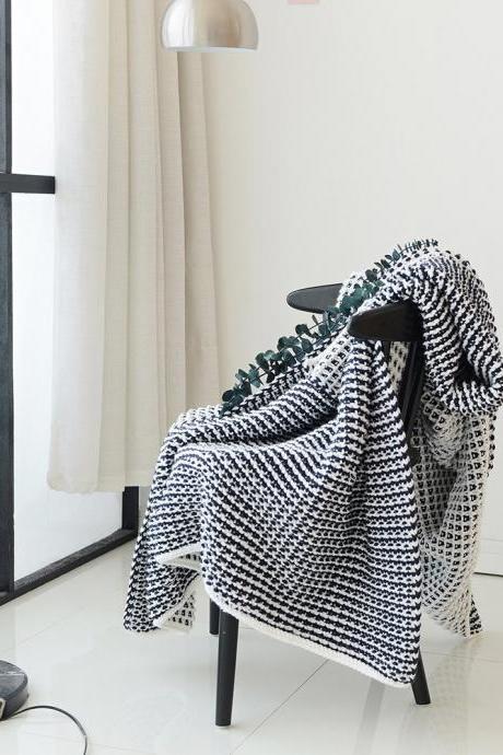 Knit Throw Blanket, Super Soft Throw Blankets Warm Cozy for Bed and Couch with Navy White Geometric Pattern Knitted Blanket-51 x 63&quot;